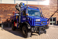 THW Unimog mit Ladekran